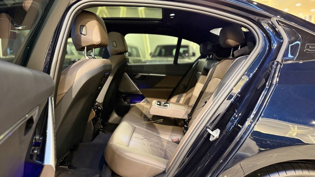 بي أم دبليو 520i M SPORT