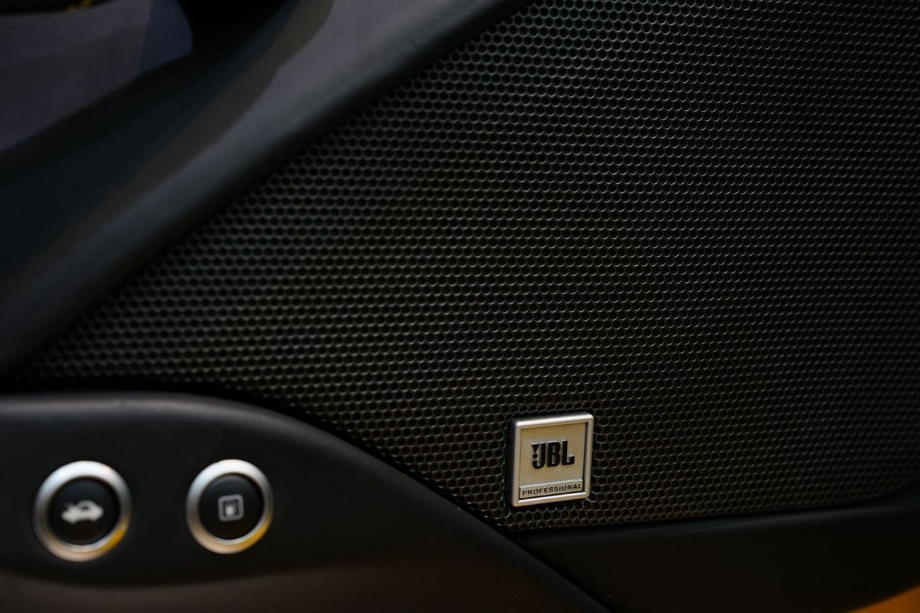 Ferrari 488 Spider STANDARD Carbon Fiber Pack, Passenger Display, JBL Audio, GCC Specs!!