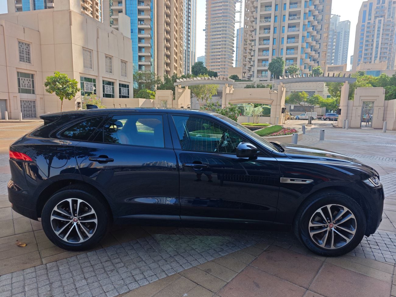 جاكوار F بيس آر سبورت R-SPORT