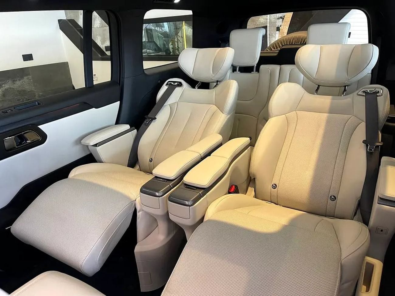 ROX 01 VIP / 6 SEATS / / KM / LONG RANGE / WARRANTY AND SERVICE CONTRACT 5 YEARS EVS