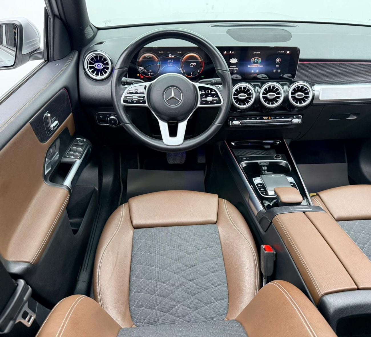 مرسيدس بنز GLB 250 4MATIC 2020 Mercedes Benz GLB250 4Matic, Warranty, Full Service History, Excellent Condition, GCC