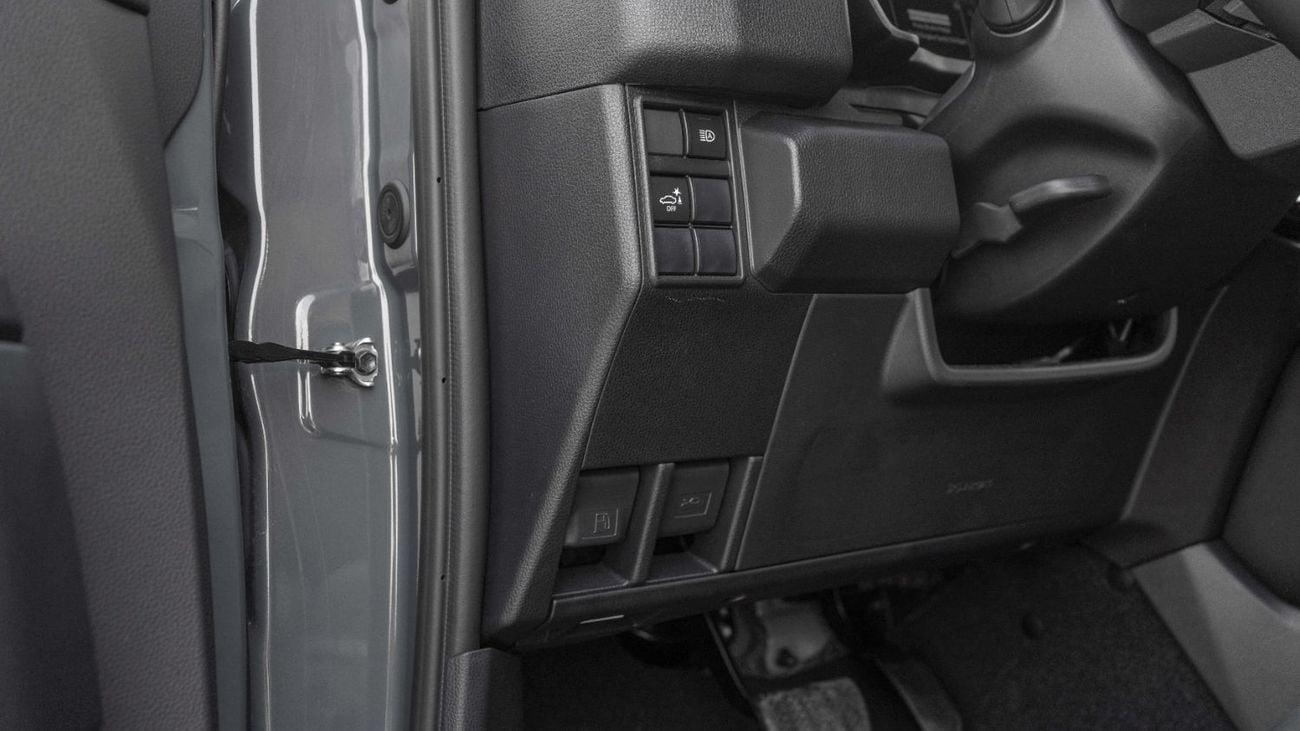 Toyota Land Cruiser Fj GXR 2027 Toyota Land Cruiser FJ 2.7L AT Petrol (Gray-Black)