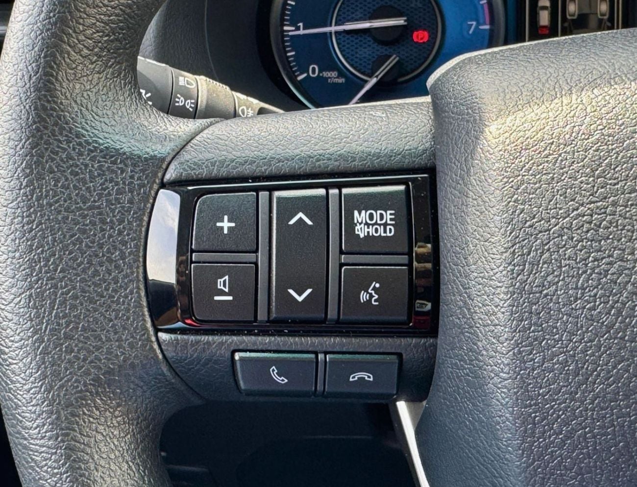 Toyota Fortuner EXR FORTUNER || 2.7L PETROL V4 / FABRIC SEATS / MANUAL AC (CODE # FPMB)