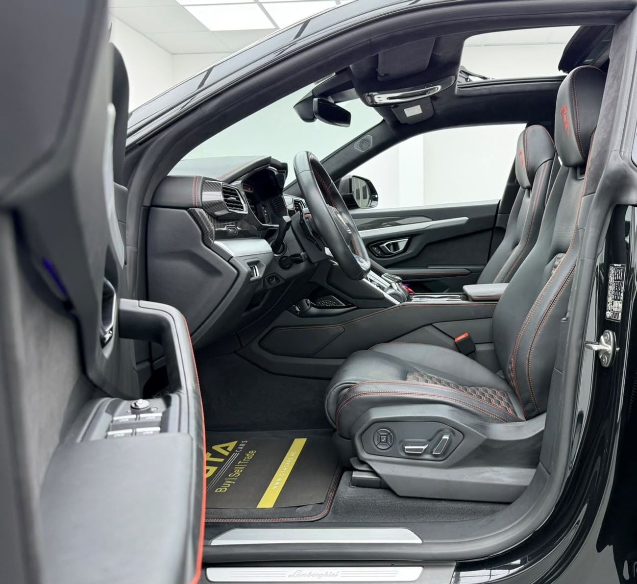 Lamborghini Urus STANDARD 2020 Lamborghini Urus, Warranty, Full Lamborghini Service History, Japanese Specs.