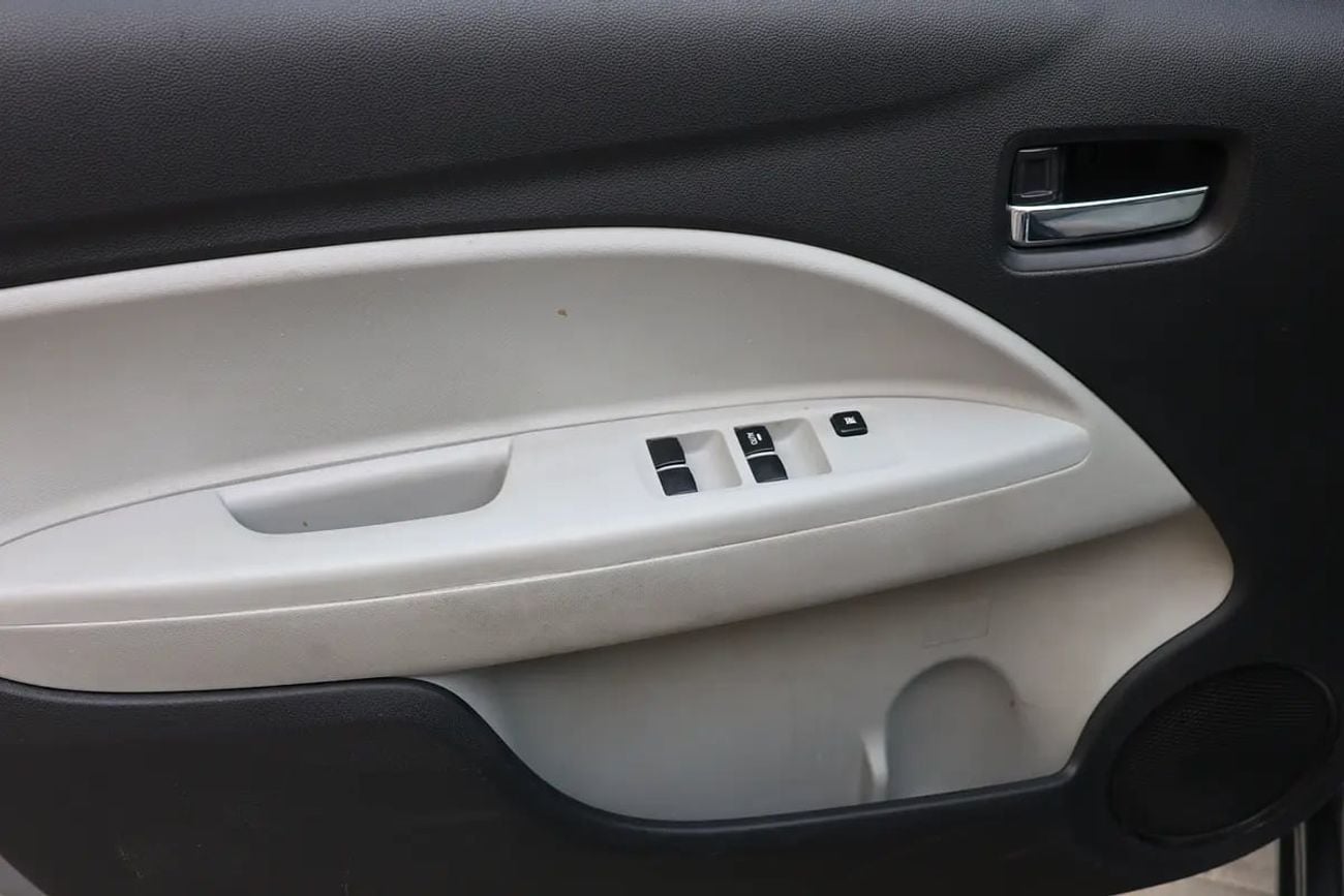 ميتسوبيشي اتراج جي إل إكس - GCC Specs - Low Mileage