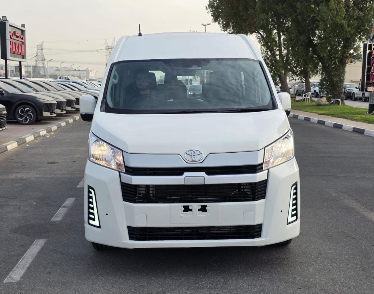 Toyota Hiace TOYOTA HIACE COMMUTER 12 SEATER DIESEL 2.8L RIGHT HAND DIVE