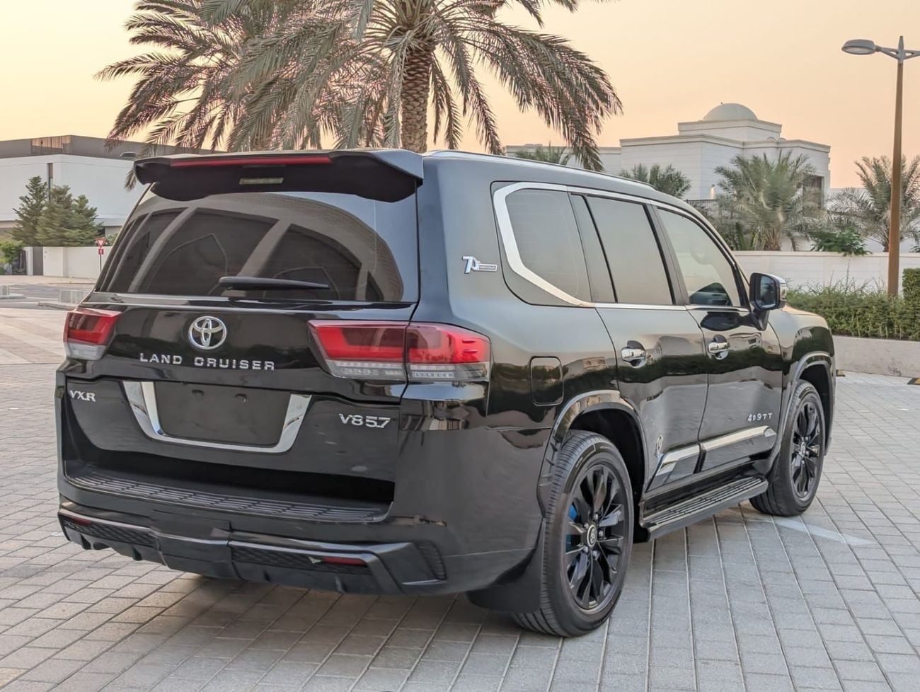 تويوتا لاند كروزر VXR تويوتا لاند كروزر 2013 معدلة إلى LC 300 2025 من الداخل والخارج