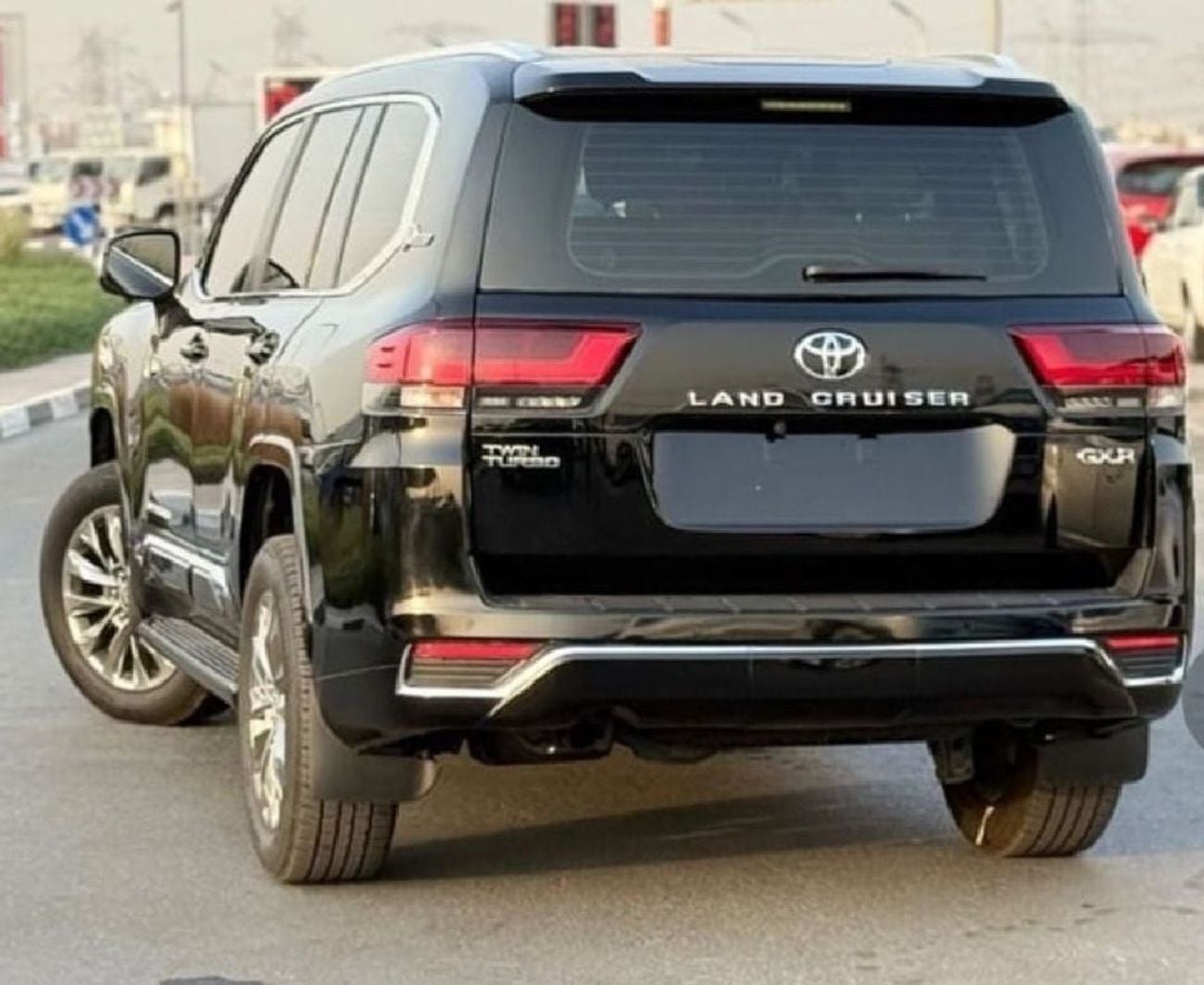 Toyota Land Cruiser GXR 2024Model 4.0L v6 petrol Engine Colour Black push start Transmission Automatic Interior.Begie leathe