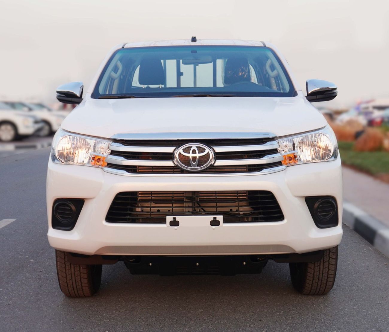 Toyota Hilux DLX 4x4 DC 2.4 DSL M/T MID