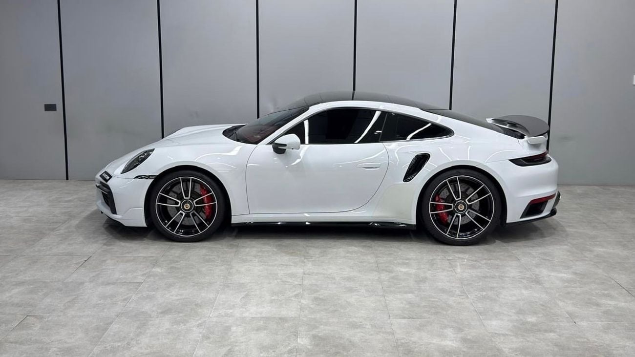 Porsche 911 TURBO GCC under warranty