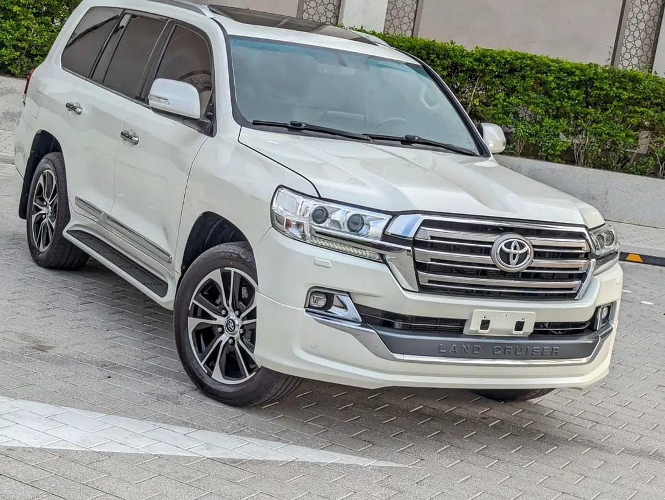 تويوتا لاند كروزر GXR V8 FULL OPTION GCC IN EXCELLENT CONDITION