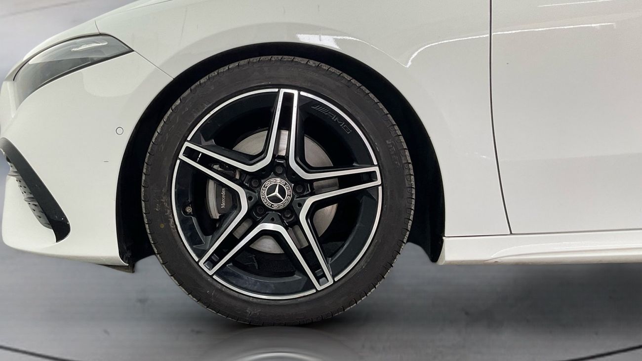 Mercedes Benz A200 STANDARD | Guaranteed Warranty | 0 Down Payment