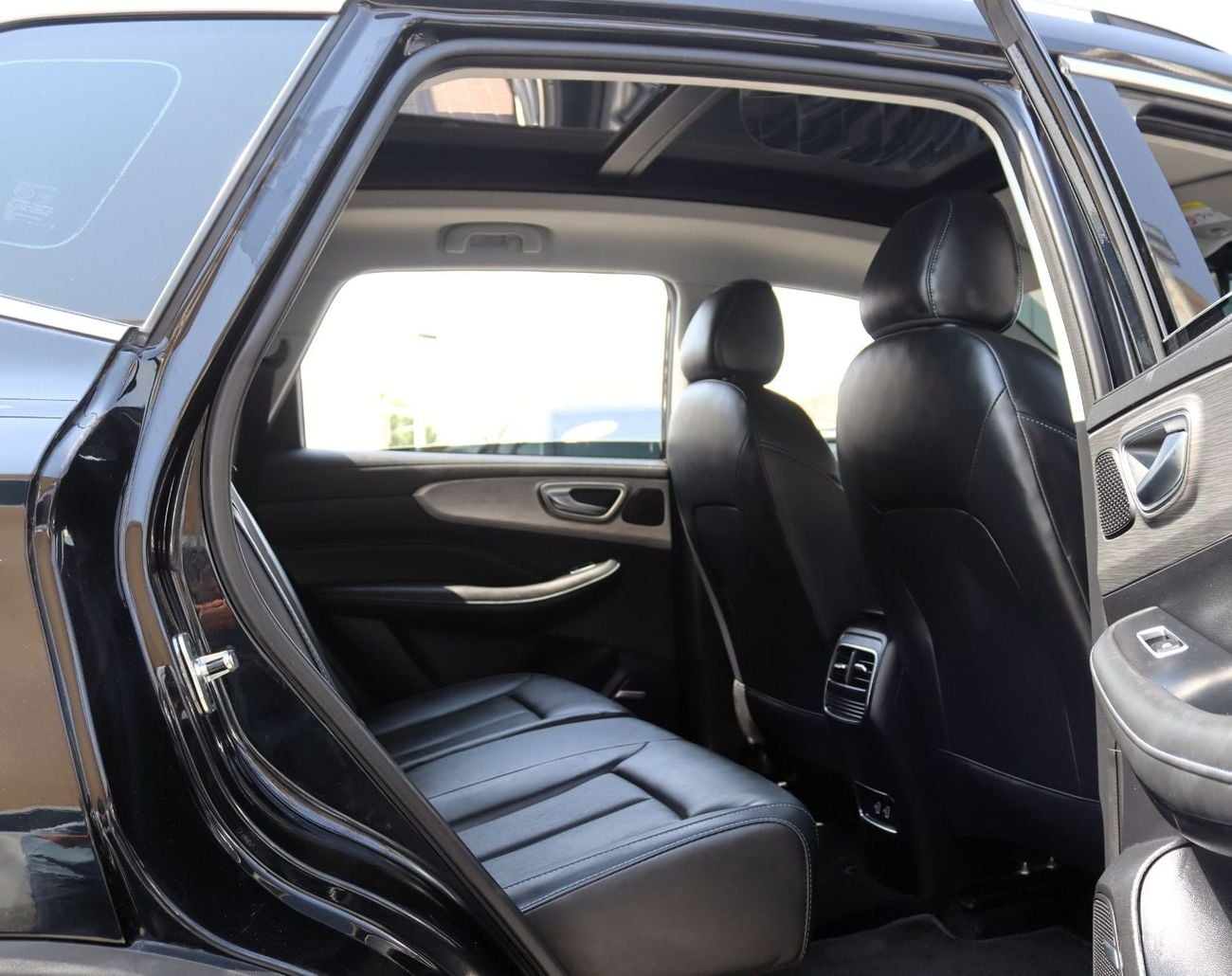 أم جي RX5 LUXURY خالية من الحوادث - خليجية - كاملة المواصفات - حالة ممتازة من الداخل والخارج