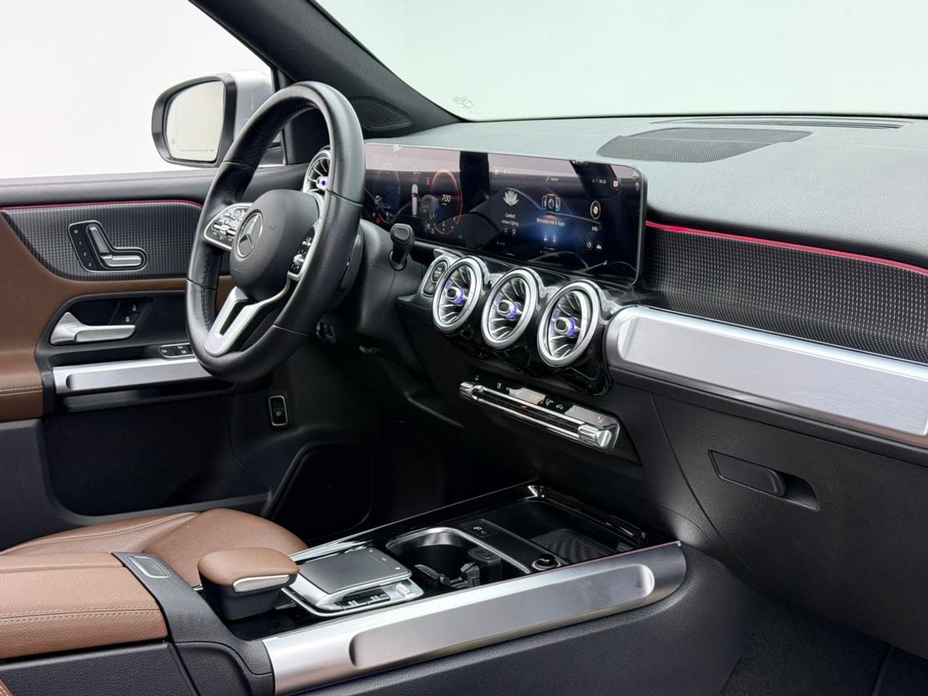 مرسيدس بنز GLB 250 4MATIC 2020 Mercedes Benz GLB250 4Matic, Warranty, Full Service History, Excellent Condition, GCC