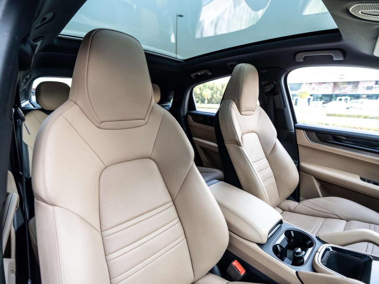 Porsche Cayenne STD (3.0L · 6 Cyl · Automatic · Petrol · SUV/Crossover · All Wheel Drive · 5 Seats · 5 Door)