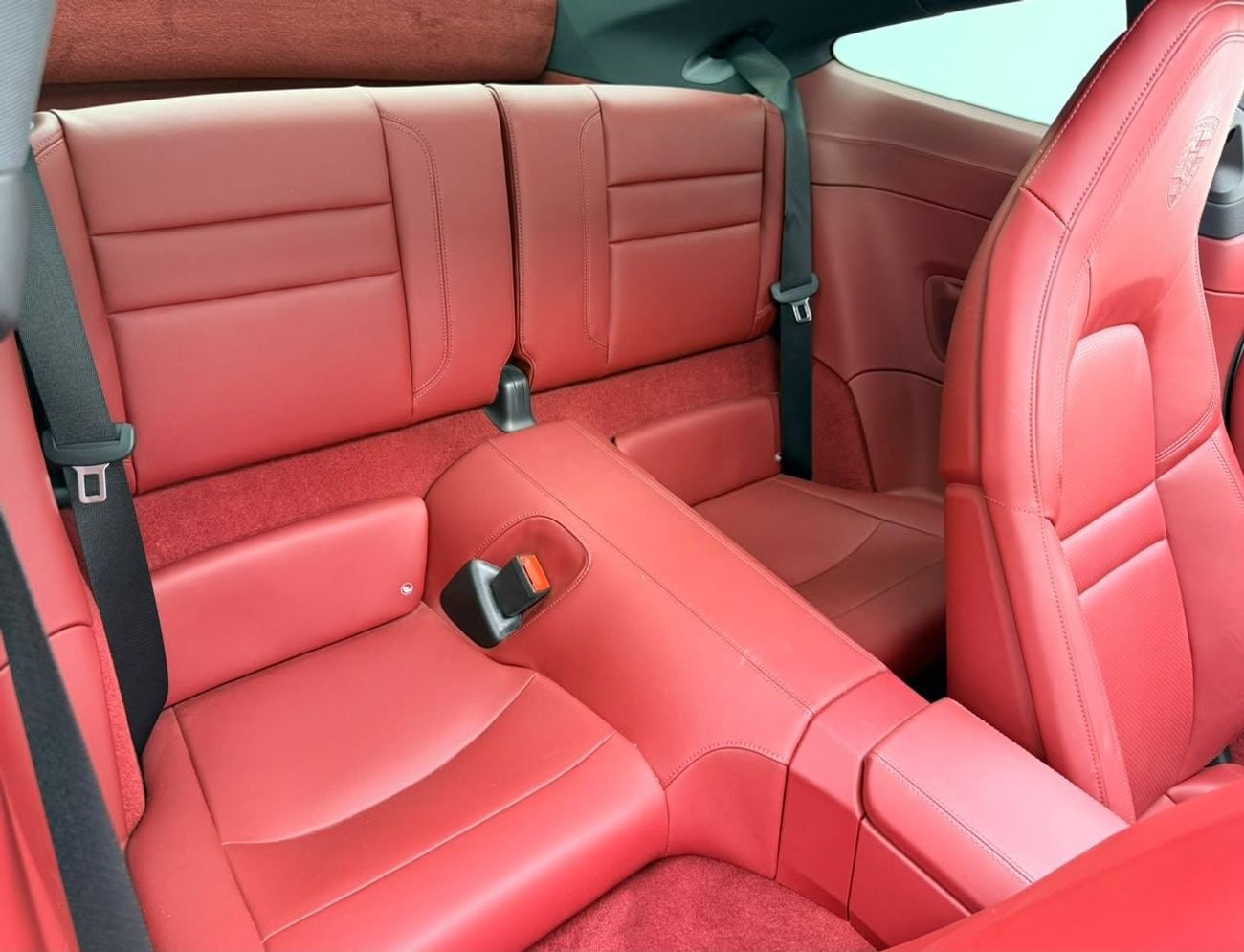 بورش 911 CARRERA بورش 911 كاريرا موديل 2025، ضمان بورش ساري حتى 2026، سجل صيانة كامل لدى بورش، عداد كيلومترات منخفض ج