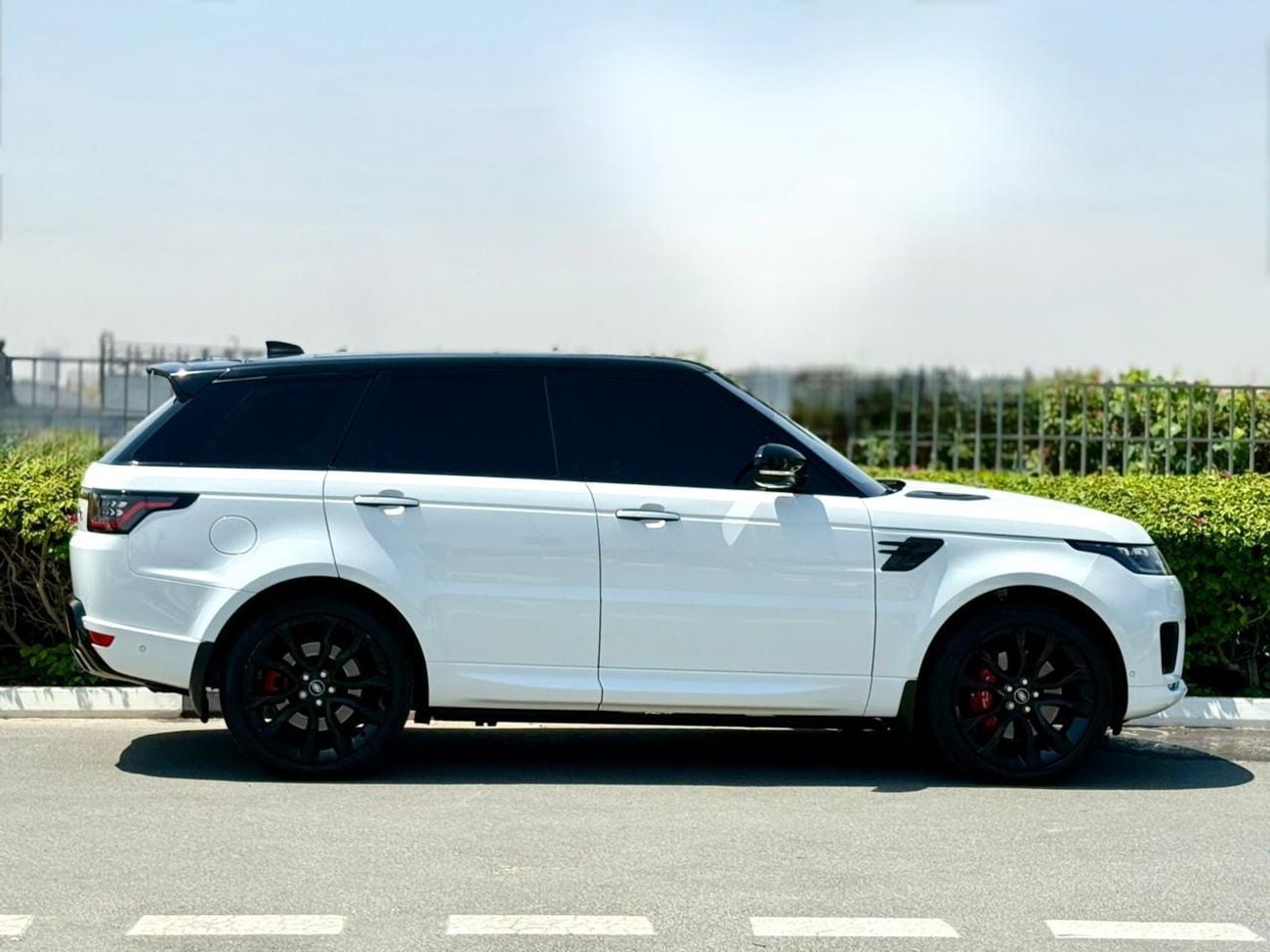 لاند روفر رينج روفر سبورت HST P400 3.0L l RANGE ROVER SPORT l GCC SPECS l FULL-SERVICE HISTORY l UNDER WARRANTY l