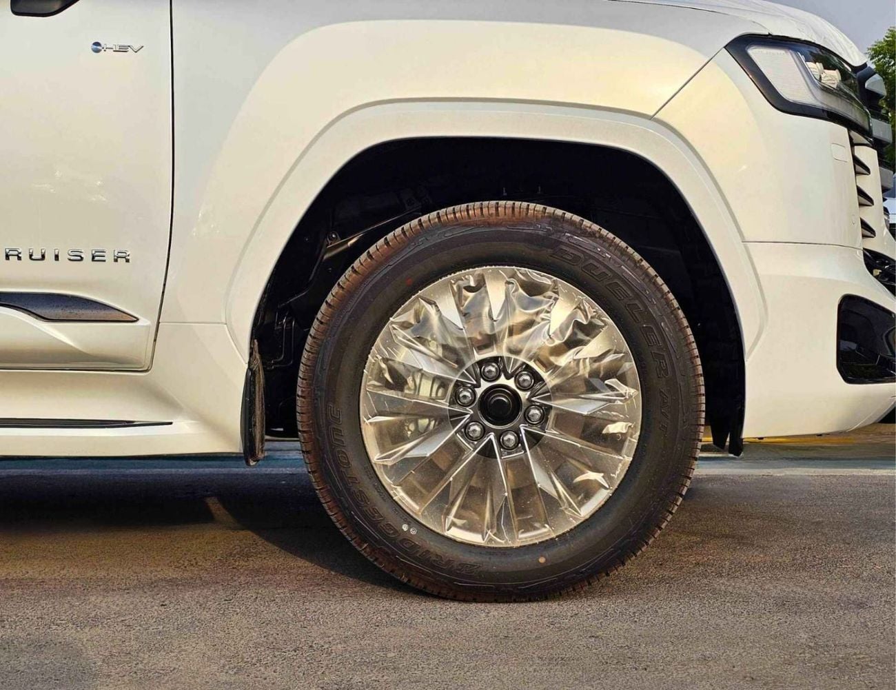 Toyota Land Cruiser VXR TWIN TURBO HYBRID || 3.5L PETROL V6 / RADAR / FULL OPTION (CODE#LC3HVXRH)