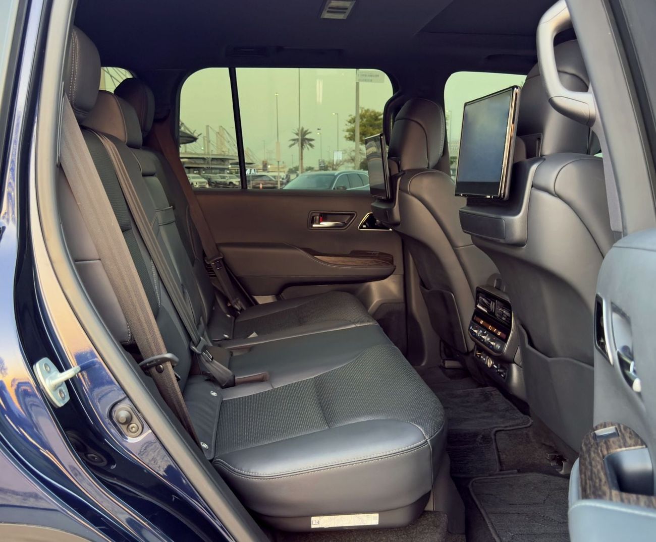 Toyota Land Cruiser VXR 2023 Toyota Land Cruiser VXR 4.0, Dealer Warranty, GCC Specifications