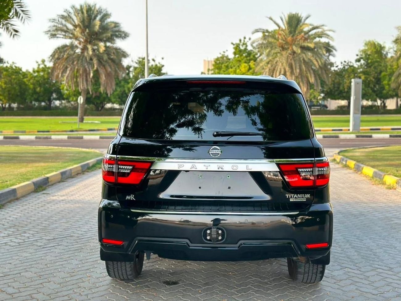 Nissan Patrol LE TITANIUM The large V8 engine