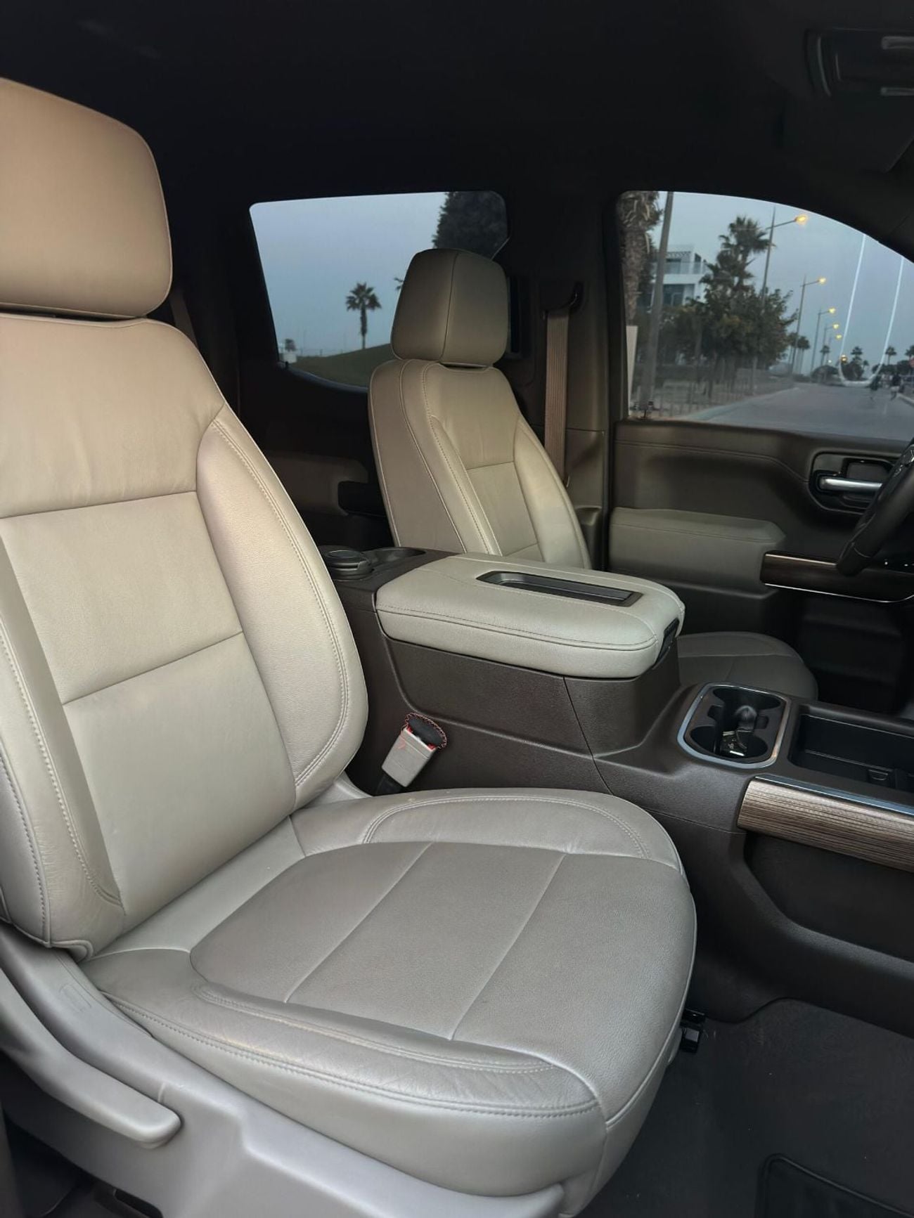 شيفروليه سيلفارادو 1500 CREW/CAB RST