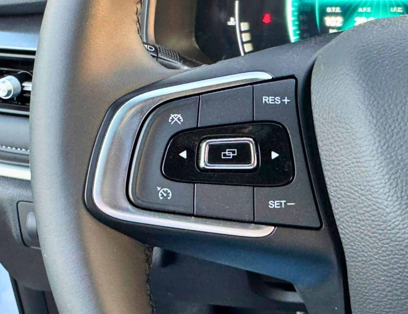 Chery Tiggo 4 Pro COMFORT || 1.5L PETROL V4 FWD || DVD+CAMERA / REAR PARKING SENSOR (CODE # TG4CFO)