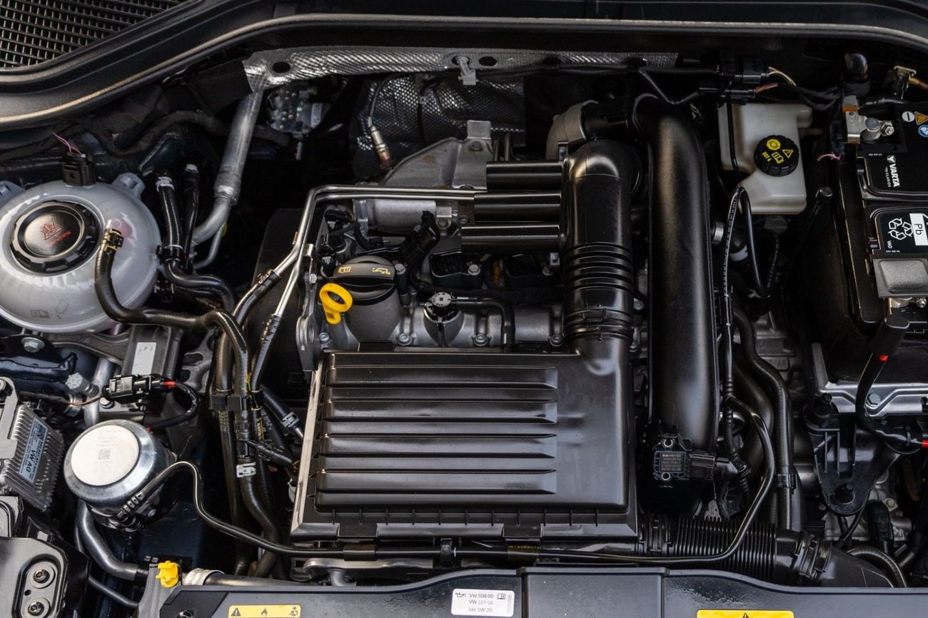 فولكس واجن T ROC R-LINE Volkswagen T-Roc 2024 مواصفات خليجية مقابل 1,555.00 AED شهريًا