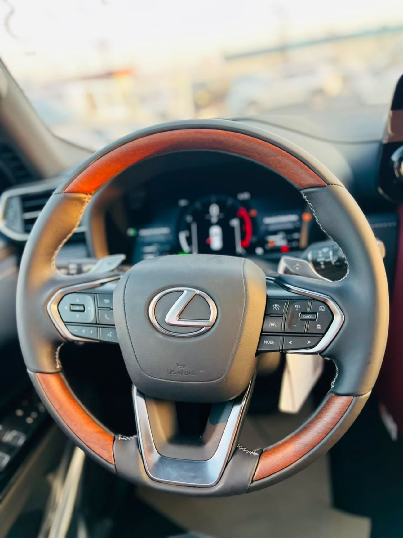 Lexus LX700h SIGNATURE WHITE INSIDE RED