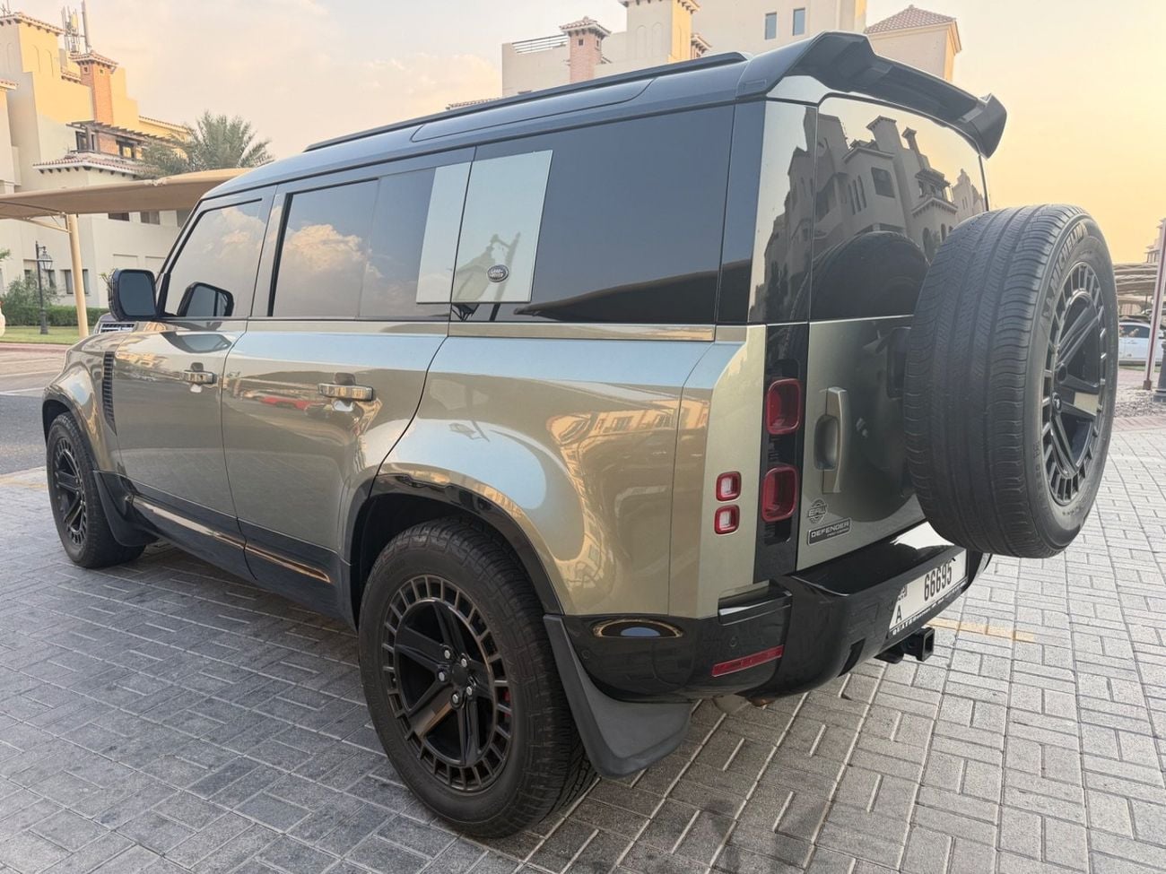 لاند روفر ديفندر 110 فيرست إديشن P400