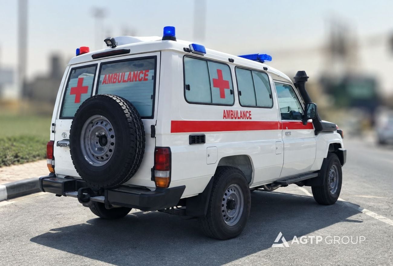 Toyota Land Cruiser 70 LC79 LX AMBULANCE 2.8L Diesel | Manual 4WD | Medical Equipment | Emergency Lights | GCC Specs