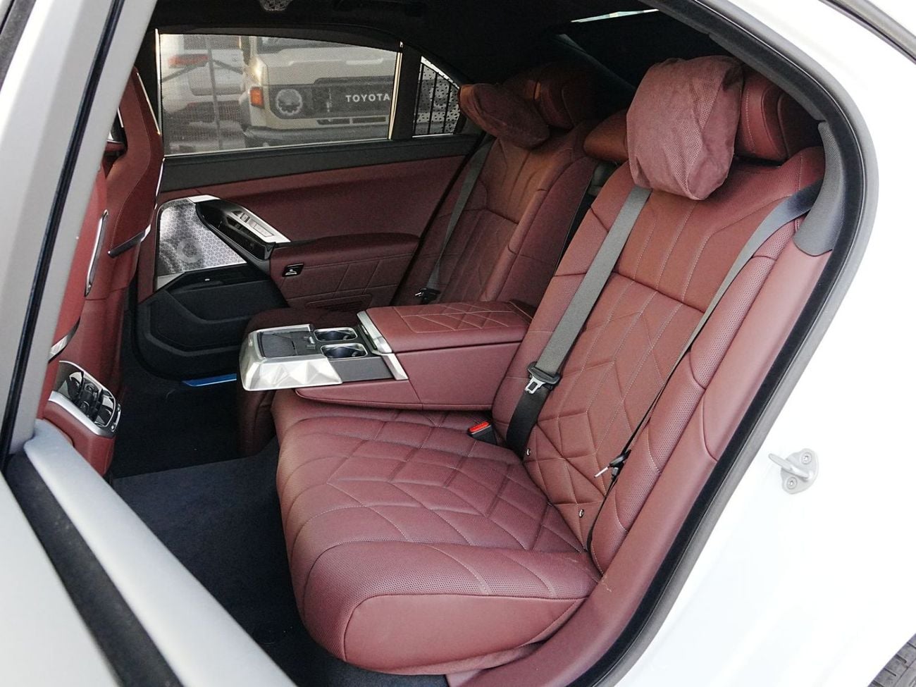BMW 740i