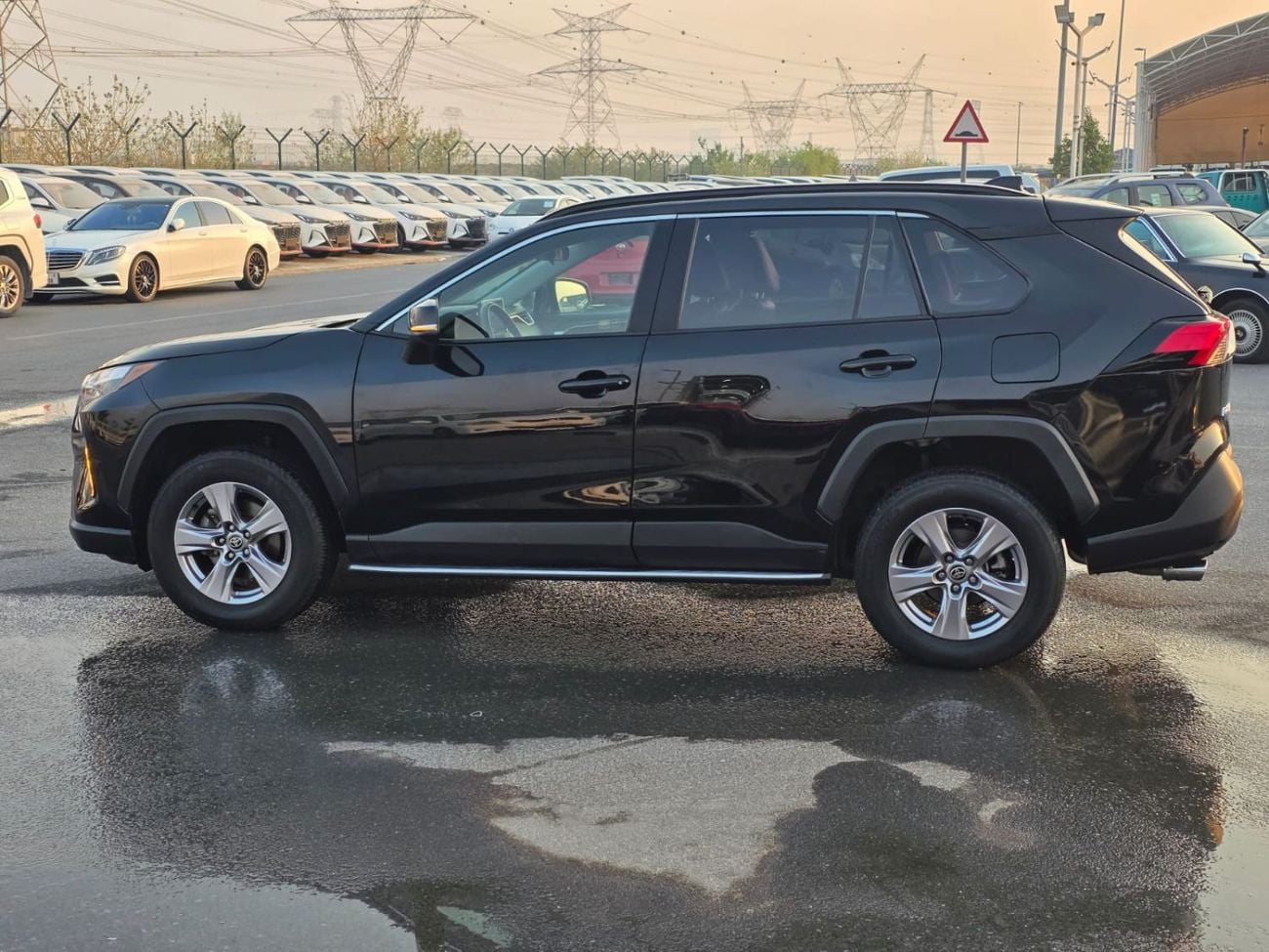 Toyota RAV4 XLE 2023 Model XLE Full Option Sunroof , Push button, Leather seats and Trunk automatic
