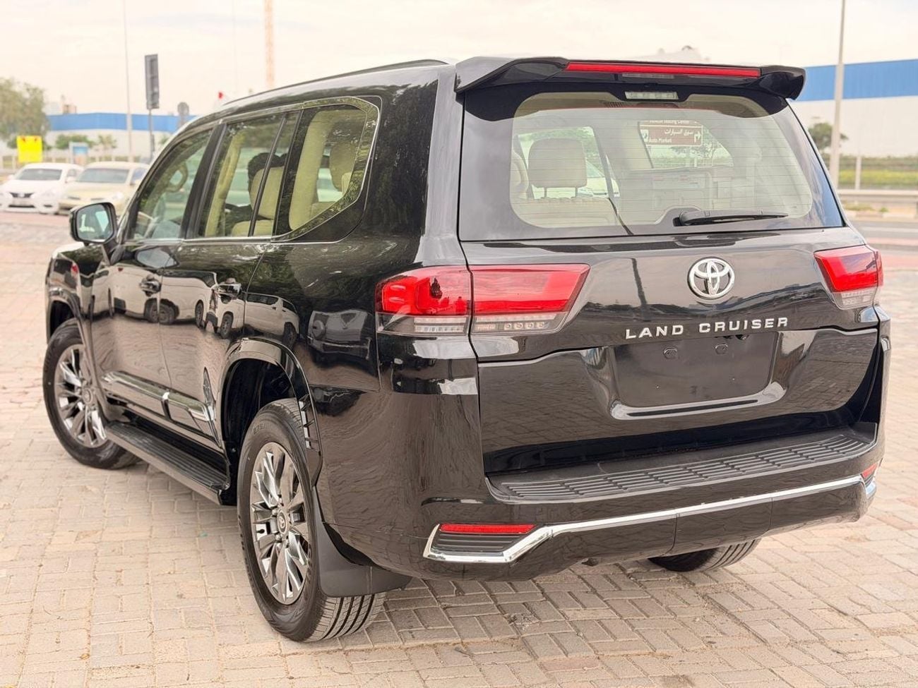 Toyota Land Cruiser GXR 4.0L Model 2017 Upgraded to 2025 Shape Pull Option GCC Specification