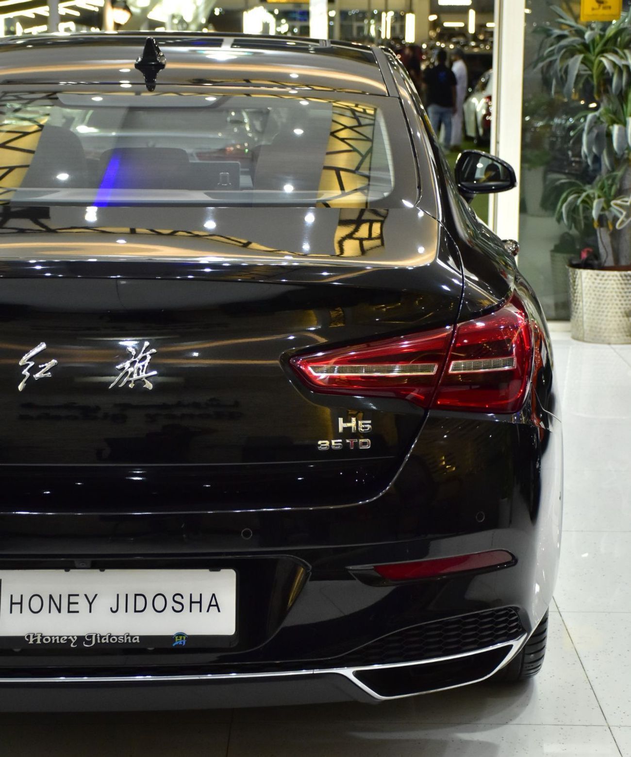 هونغشي H5 FLAGSHIP EXCELLENT DEAL for our Hongqi H5 (2022 Model) in Black Color GCC Specs
