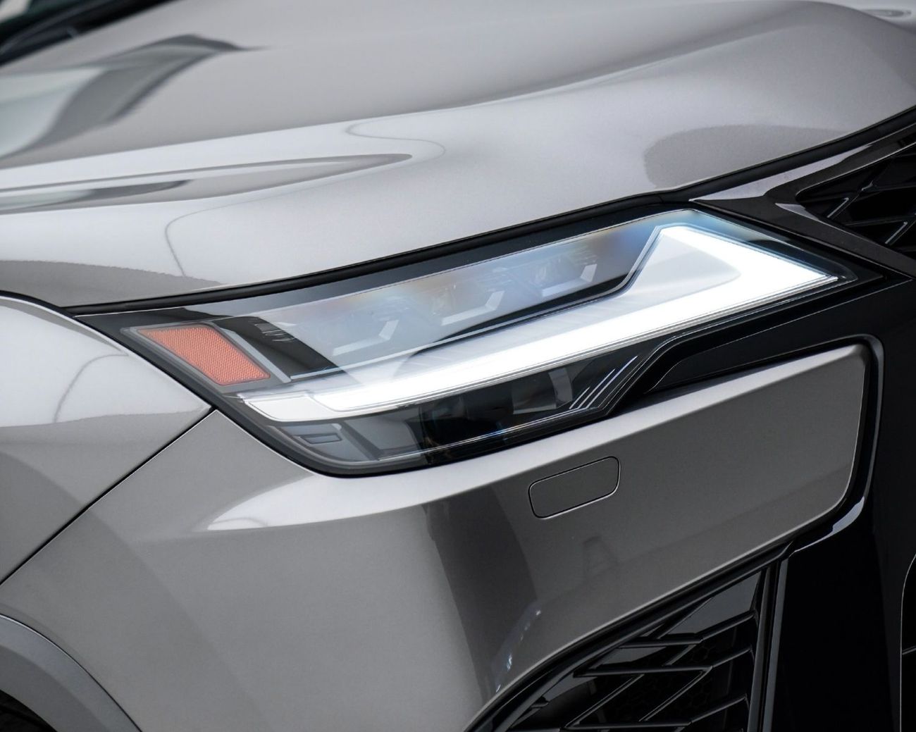 Lexus LX700h F SPORT AUTOPARK - TITANIUM/RED - 2026 - FULL OPTION