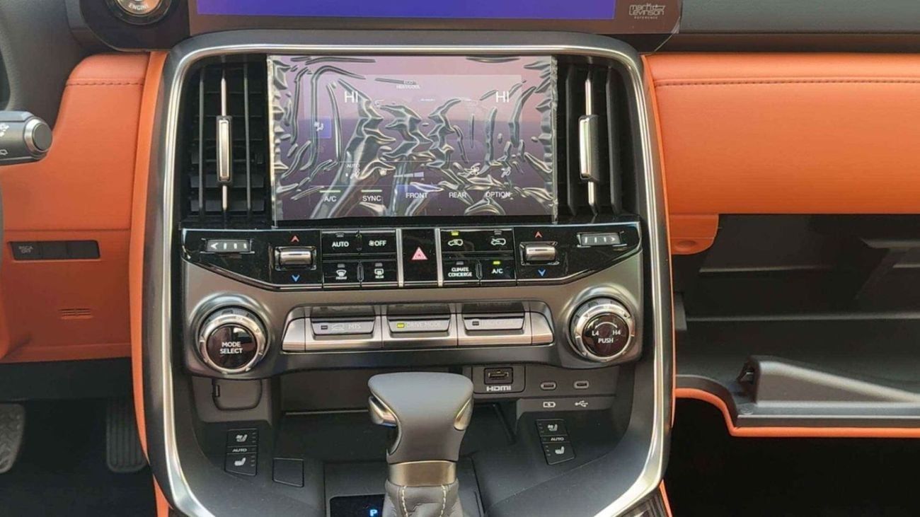 لكزس LX 600 VIP لكزس LX600 VIP - موديل 2026، لون أسود/برتقالي
