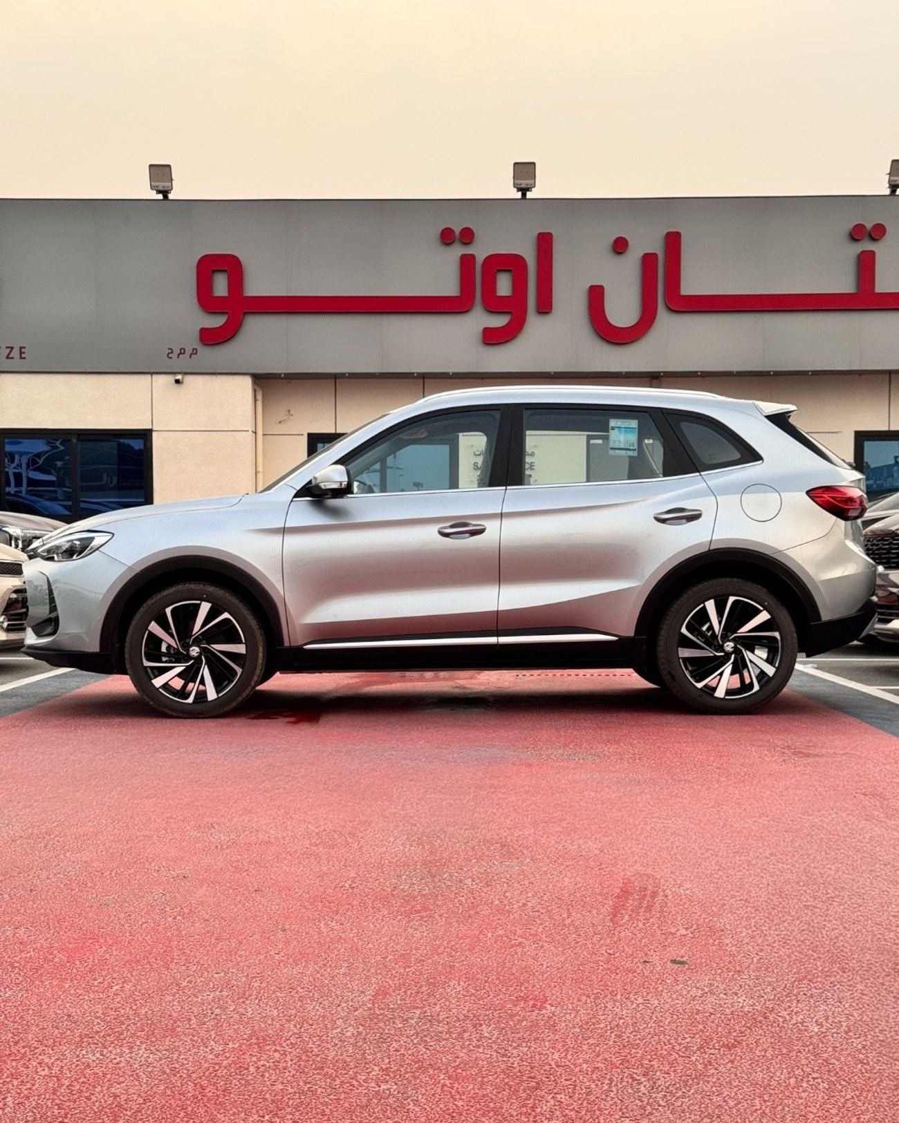 أم جي ZS LUX