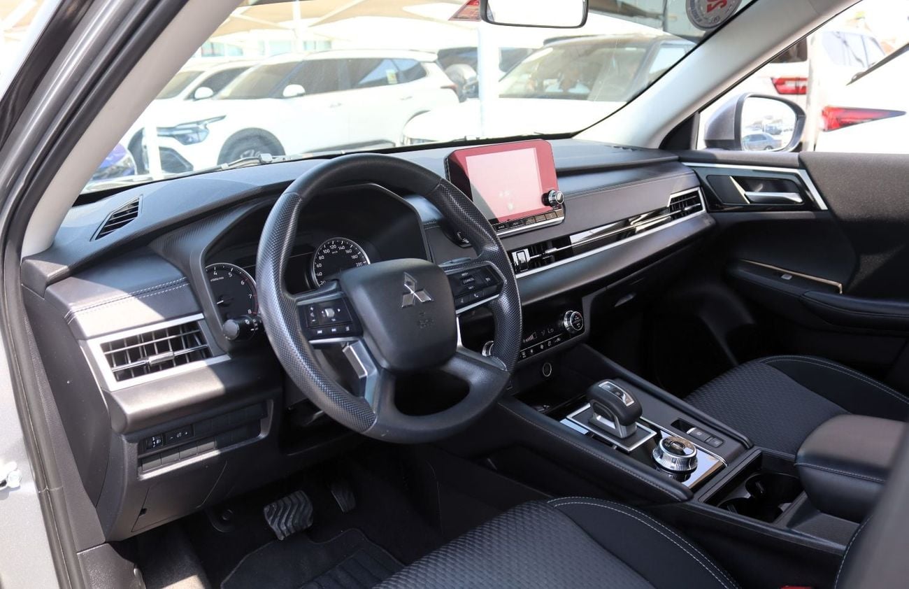 Mitsubishi Outlander GLX MIDLINE ACCIDENTS FREE - GCC - M LINE - ENGINE 2500 CC - PERFECT CONDITION INSIDE OUT