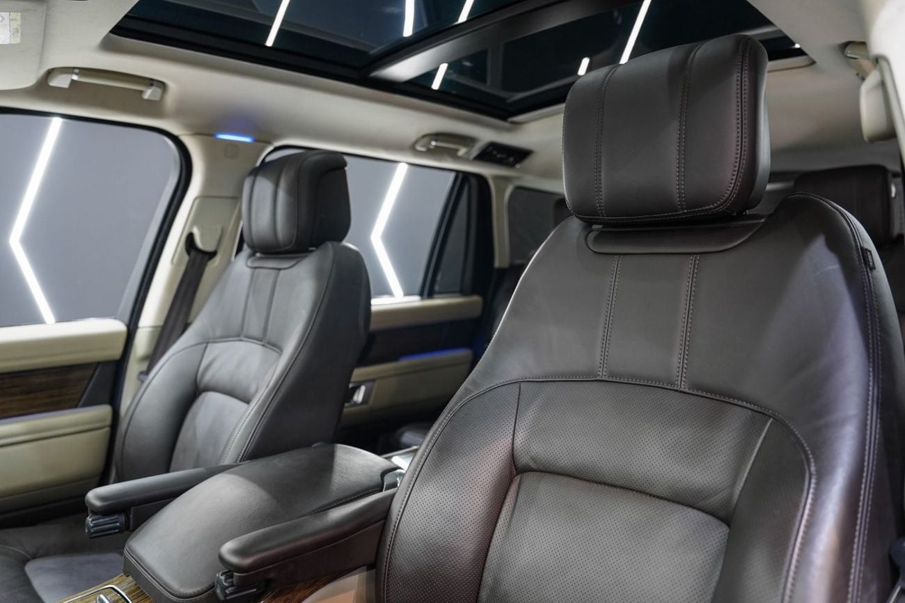 Land Rover Range Rover VOGUE SE LWB 2019 Range Rover Vogue SE Supercharged LWB, Advanced Driver Assistance Pack, Panoramic Roof, GCC Spe