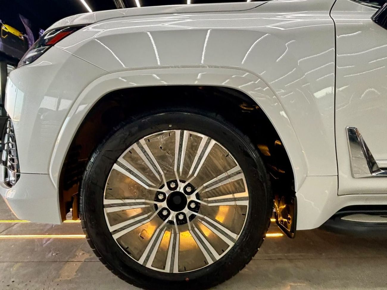 لكزس LX 700h SIGNATURE