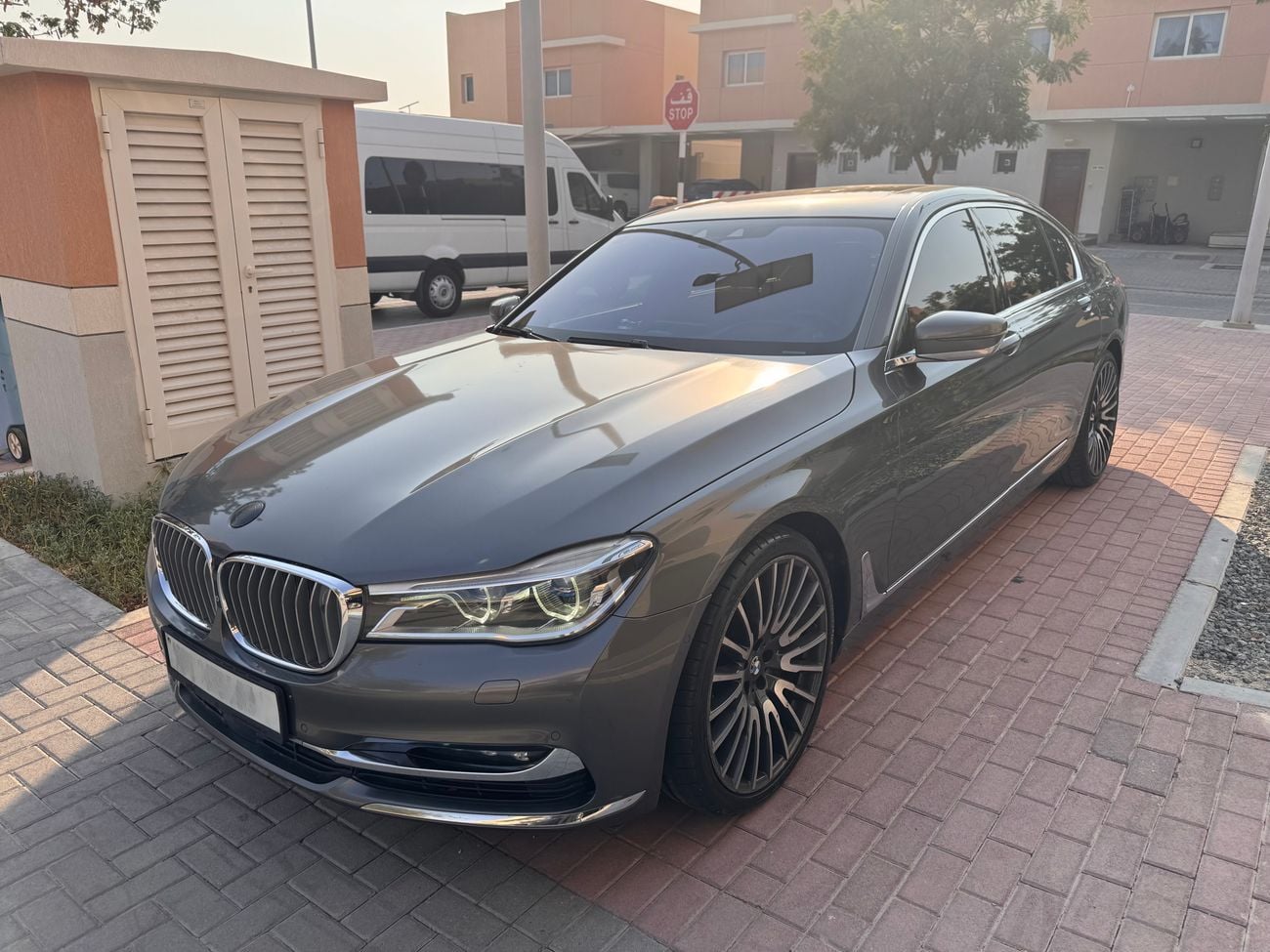 بي أم دبليو 750Li إكس درايف لاكجوري