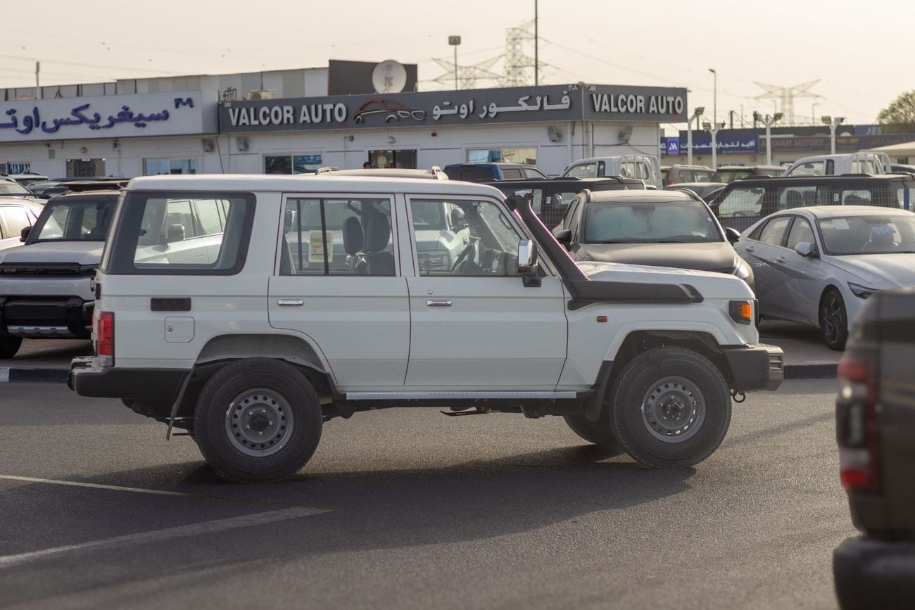 Toyota Land Cruiser 70 LC76 LX EXPORT ONLY - LC76 2.8 E Automatic - Basic with diff lock
