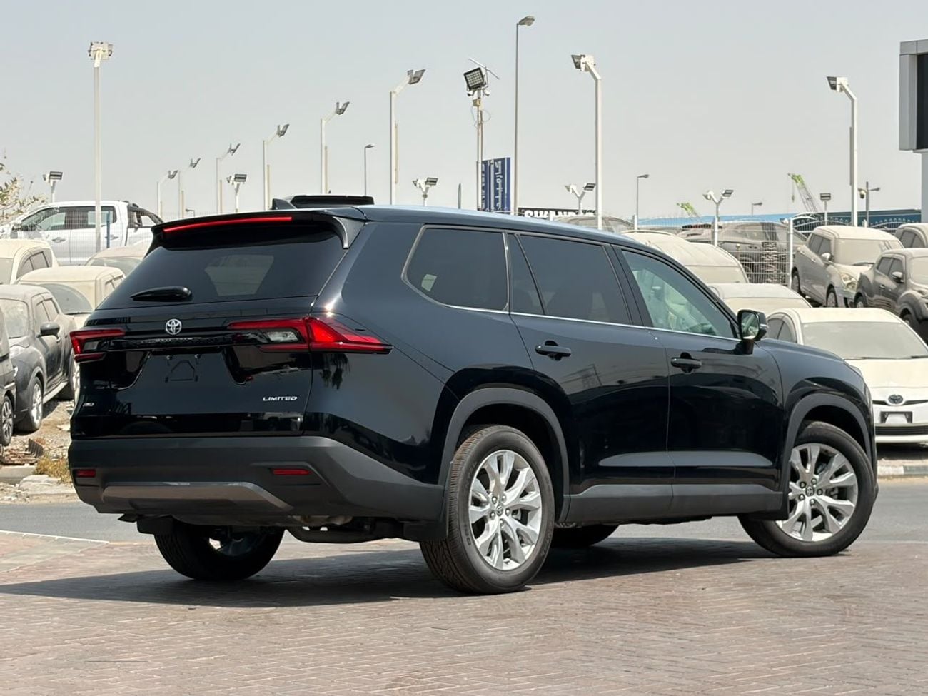 Toyota Highlander Limited Edition 2.5L V4 Petrol | Radar | Power with Leather Seats | Blind Spot | 360* Camera | Canadian Specs