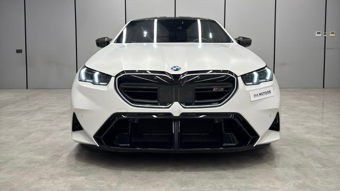 BMW M5 STANDARD GCC competition
