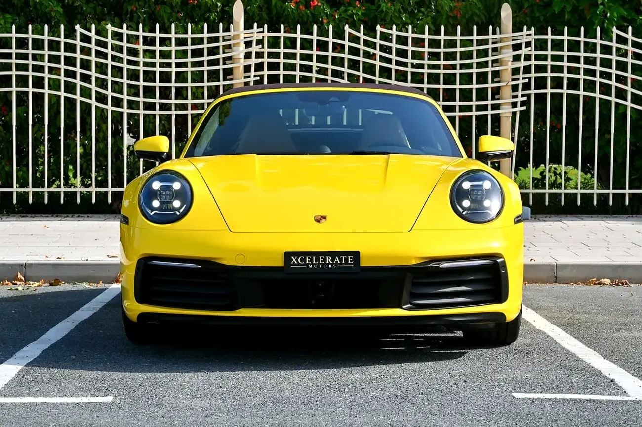 Porsche 911 CARRERA Cabriolet | Racing Yellow / Brown Roof | 379 HP | 989 KM | Warranty