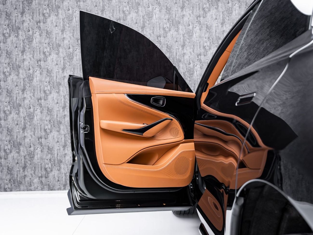 Aston Martin Dbx707 STANDARD BACK TO DUBAI | BACK IN MOTION | 2025 Aston Martin DBX 707, Aston Martin Warranty + Service Contract