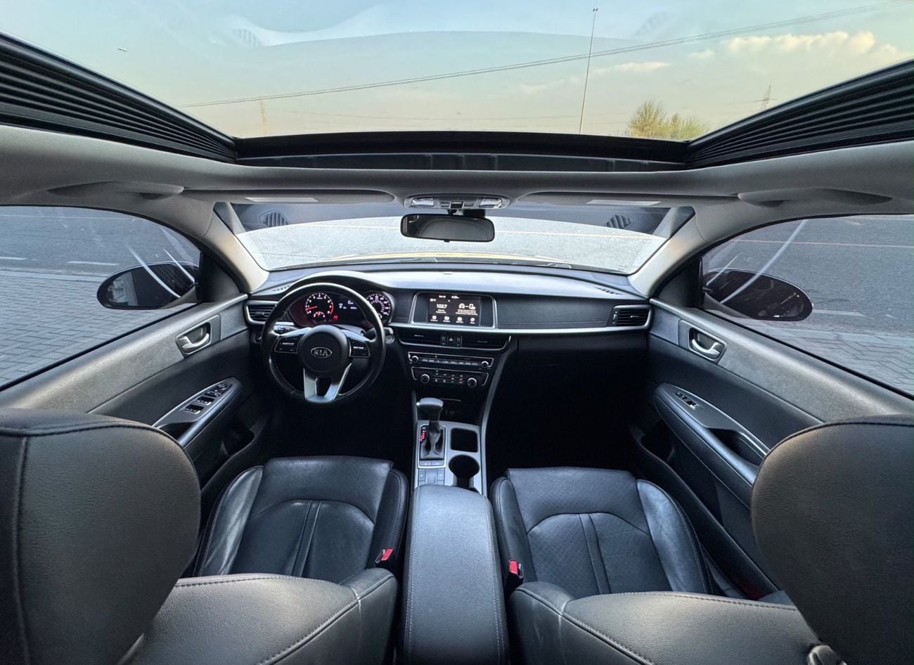 Kia Optima EX V4 2.5L / PANORAMIC SUNROOF / LEATHER / BLIND SPOTS / ROAD ASSIST / RIMS / IN PERFECT CONDITION..