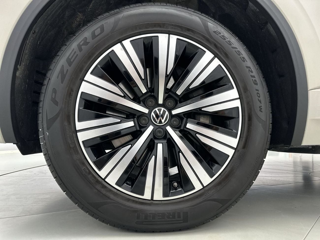 Volkswagen Touareg ELEGANCE Touareg Elegance 3L | Ex-Demo | Tirano19" Package | Luxury 4MOTION SUV | IQ.LIGHT HD Matrix | Varenn