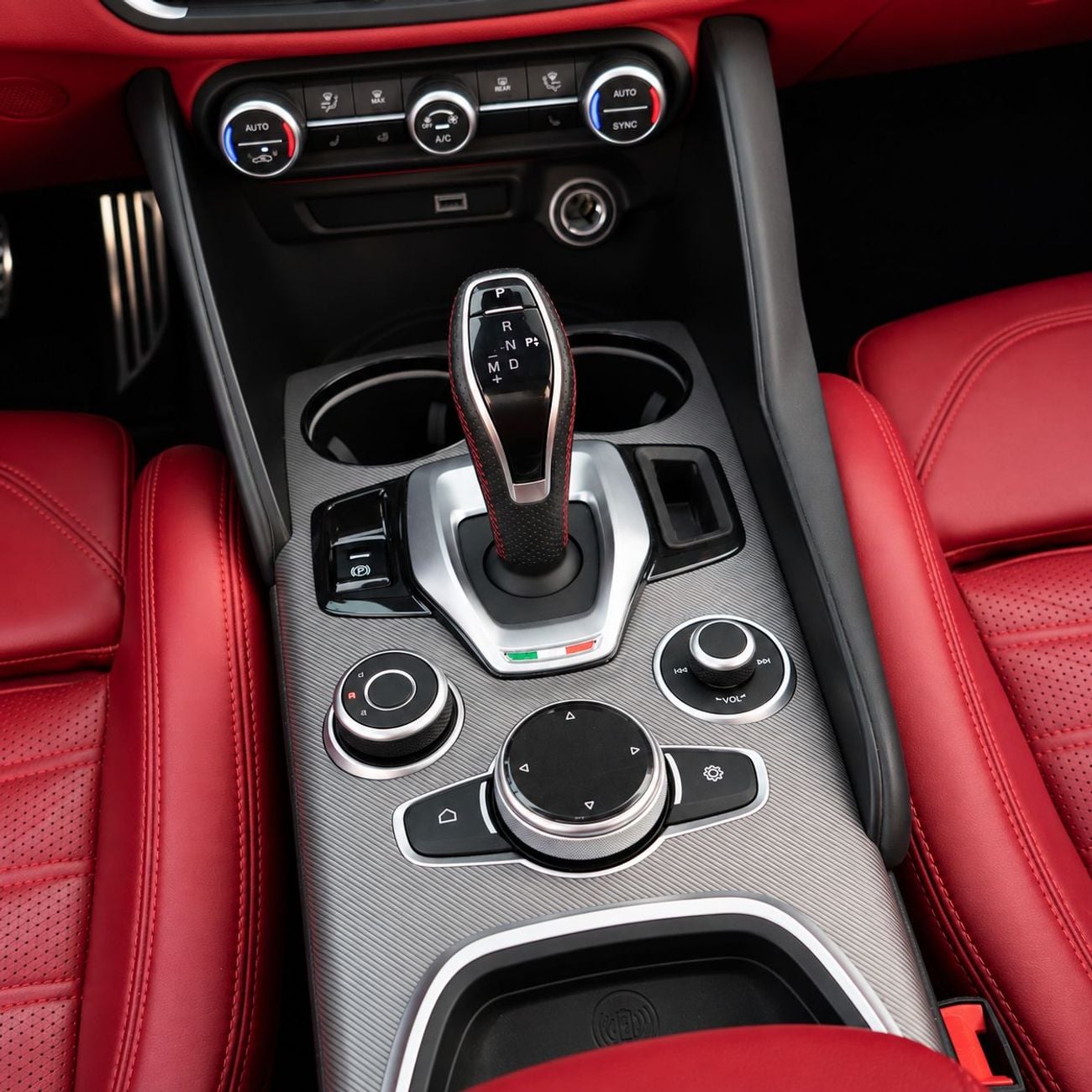 Alfa Romeo Giulia VELOCE AED 1,724 P.M • 0% Downpayment • Alfa Romeo Giulia Veloce • Agency Warranty And Service Contract