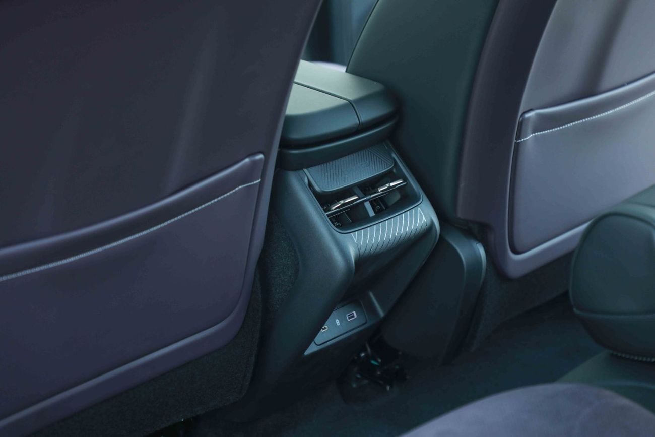 Lynk & Co 08 EM-P Time Limited 1.5L - Plug In Hybrid - Purple Inside Purple | Export Only